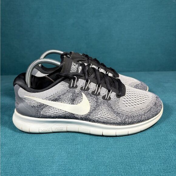 Size 9.5 - Women’s Nike Free Rn Flyknit shoes - Picture 3 of 8